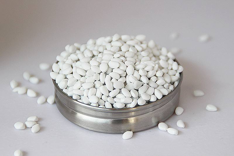  白色母粒的成分是什么？