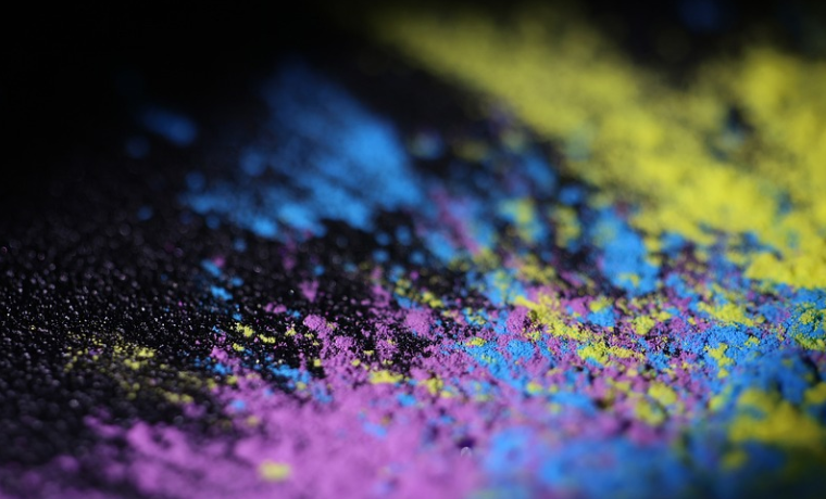 全球粉末涂料市場正在經(jīng)歷著穩(wěn)健的增長，預(yù)計到2026年，市場規(guī)模將達(dá)到150億美元，2019年至2026年期間的復(fù)合年增長率為5.4%。該市場的增長主要受到對環(huán)保型涂料的需求增加以及對耐用性和表面處理要求提高的推動。