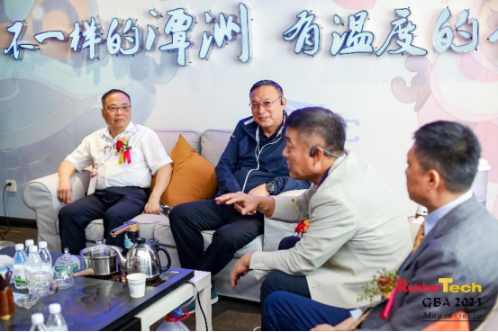 2023大灣區(qū)國際橡膠技術(shù)展覽會 RubberTech GBA 2023 (以下簡稱大灣區(qū)橡膠展)，5月18-20日在廣東·佛山潭洲國際會展中心召開，本次展會展出面積突破1萬平方米，參展企業(yè)120余家。大灣區(qū)橡膠展作為中國石化行業(yè)展覽集群“中國石化產(chǎn)業(yè)周”成員展會，母展品牌RubberTech China的前哨站、繼續(xù)聯(lián)合“2023大灣區(qū)國際膠粘劑、密封劑及涂料涂裝展覽會” 同期同地舉辦。以“粵港澳大灣區(qū)”為基點，在華南地區(qū)更為廣袤的區(qū)域進(jìn)行行業(yè)縱深探索。