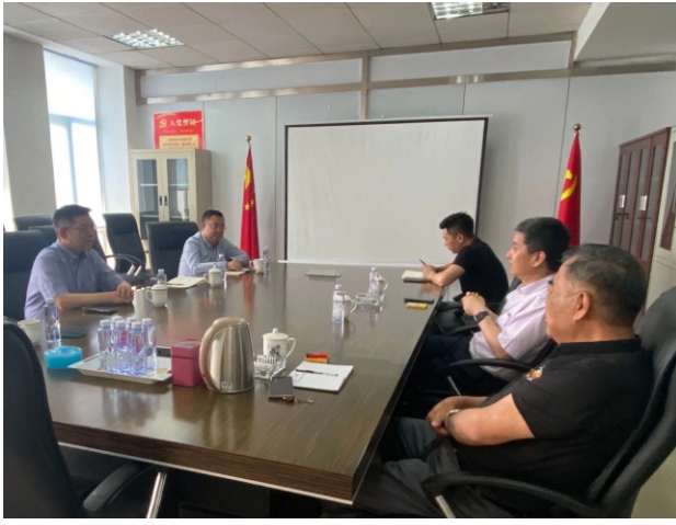 近日，中國輪胎循環(huán)利用協(xié)會(huì)李衛(wèi)東會(huì)長(zhǎng)率領(lǐng)的代表團(tuán)抵達(dá)天津，與天津海泰環(huán)?？萍及l(fā)展有限公司和天津四十二站檢測(cè)技術(shù)有限公司進(jìn)行了交流和討論。