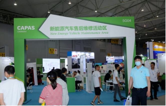 展會(huì)聚焦于新能源智能網(wǎng)聯(lián)領(lǐng)域，攜手成都市綠色智能網(wǎng)聯(lián)汽車產(chǎn)業(yè)生態(tài)圈聯(lián)盟，共同打造了新能源智能網(wǎng)聯(lián)專區(qū)。中植一客(成都)汽車有限公司作為專區(qū)內(nèi)的參展企業(yè)之一，積極響應(yīng)國家發(fā)展方向目標(biāo)，致力于純電動(dòng)和氫燃料雙驅(qū)模式產(chǎn)品研發(fā)，希望通過CAPAS這樣的區(qū)域展會(huì)，發(fā)布研究成果、展示企業(yè)實(shí)力、宣傳產(chǎn)品優(yōu)勢(shì)，并吸引更多合作伙伴和拓展客戶渠道。