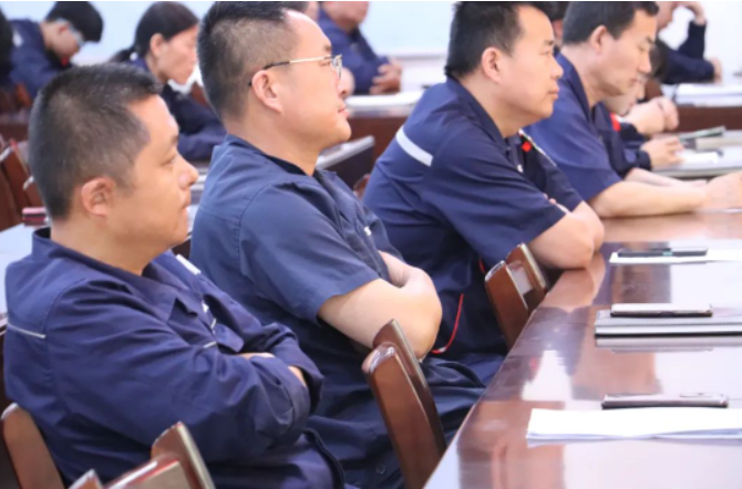 據(jù)了解，張建民通過解讀近年來發(fā)生的多起生產(chǎn)事故案例，深入分析了事故發(fā)生的原因和暴露出的問題。他告誡學員們將這些過去的事故當作今天的警示，將別人的事故當作自己的寶貴經(jīng)驗，不斷提高事故防范能力。他強調(diào)，通過每個人的教育和從事故中吸取的教訓，可以不斷提升公司的安全意識和預防事故的能力。