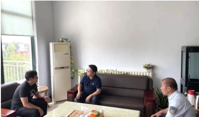 街道黨工委副書記、政協(xié)聯(lián)絡(luò)室主任薛茂春同志對各企業(yè)提出的意見和建議表示感謝，并強調(diào)了這次會議的重要性。他指出，這次座談會的目的是為了了解企業(yè)的實際困難和需求，從而為企業(yè)提供更好的服務(wù)。橡膠輪胎企業(yè)作為勞動密集型企業(yè)，在提高居民收入、解決勞動力就業(yè)以及拉動第三產(chǎn)業(yè)消費方面發(fā)揮著重要的作用。