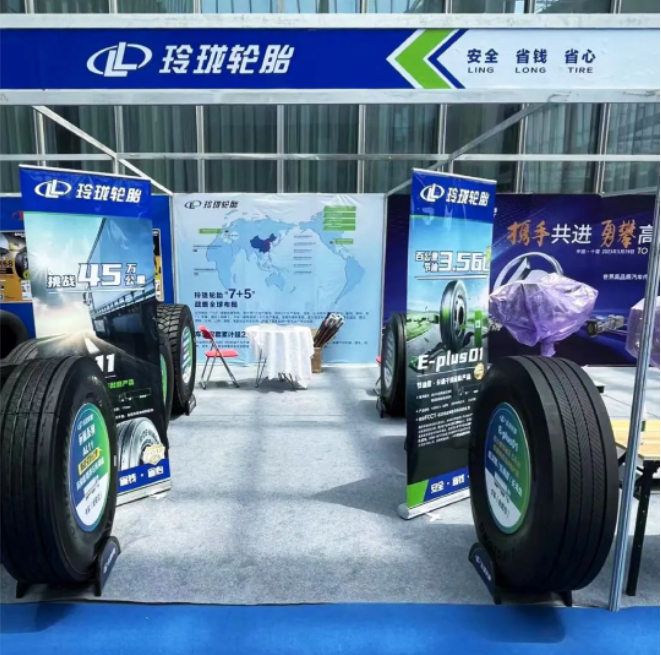 在發(fā)布會上，東風(fēng)華神展示了多款技術(shù)創(chuàng)新車型，并裝配了玲瓏輪胎。其中包括東風(fēng)華神的HV5載貨車、HV7新能源牽引車等熱銷車型，這些車型都配備了玲瓏輪胎的低滾阻和高節(jié)油輪胎，引起了與會人員的廣泛關(guān)注。