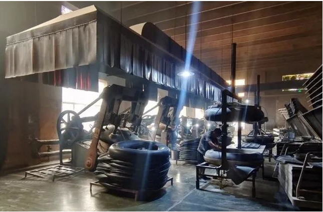 萬(wàn)力通輪胎成立于2005年，專(zhuān)注于生產(chǎn)大型農(nóng)用輪胎、工程輪胎和各種異型輪胎。該公司的產(chǎn)品注冊(cè)商標(biāo)為