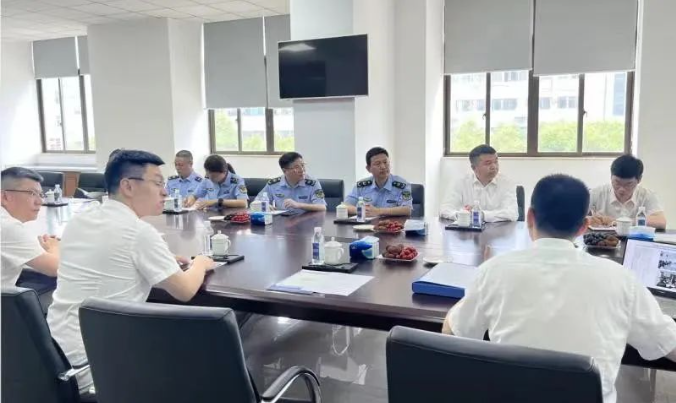 調研診斷組根據(jù)《商業(yè)秘密保護管理與服務規(guī)范評估表》與中瑞公司負責人進行了溝通了解，并對公司的商業(yè)秘密管理與規(guī)范情況進行了初步評估。他們實地考察了公司的商業(yè)秘密保護辦公室和研發(fā)中心等重點區(qū)域，針對公司在商業(yè)秘密保護過程中的問題提出了改進意見和建議。