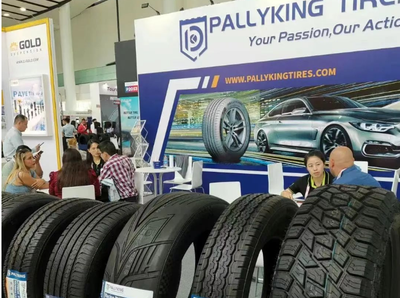 倍力勁輪胎展示了更適合海外市場的產(chǎn)品，包括HP、UHP、SUV、L/T、A/T、ALL-SEASON、WINTER等多個系列，深受眾多客戶青睞。倍力勁輪胎憑借其設(shè)計創(chuàng)新、性能可靠和品質(zhì)過硬的產(chǎn)品贏得了參展客戶的贊譽(yù)。