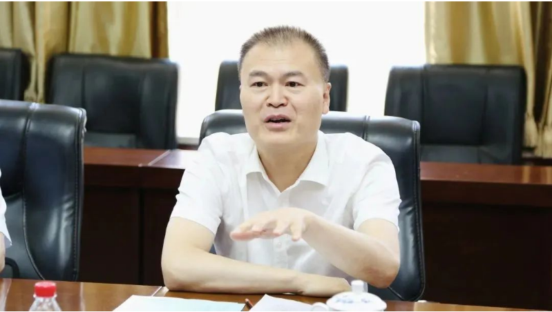 張占成表示，近年來，中鐵裝備與北橡院合作密切，共同推動了超大型隧道工程機械主驅動密封產品的研發(fā)，并取得了豐碩成果?？紤]到北橡院團隊出色的政治素質和強大的創(chuàng)新能力，中鐵裝備將北橡院選為“廉能合作單位”。今天的簽約儀式標志著雙方的合作進入新階段，開啟了合作發(fā)展的新篇章。張占成希望通過戰(zhàn)略合作，共同打造雙方合作的新格局。