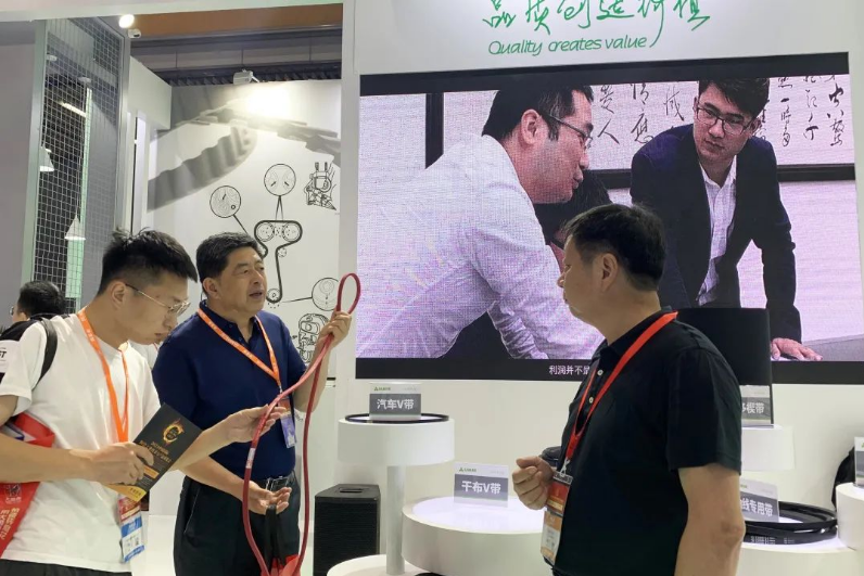 在未來的發(fā)展中，三力士表示將繼續(xù)秉持"用品質(zhì)創(chuàng)造價(jià)值"的企業(yè)價(jià)值觀，不斷推進(jìn)新產(chǎn)品的研發(fā)。同時，公司將借此機(jī)會與同行共同探討行業(yè)轉(zhuǎn)型升級、企業(yè)發(fā)展以及環(huán)境保護(hù)等議題，為市場提供更卓越的服務(wù)。