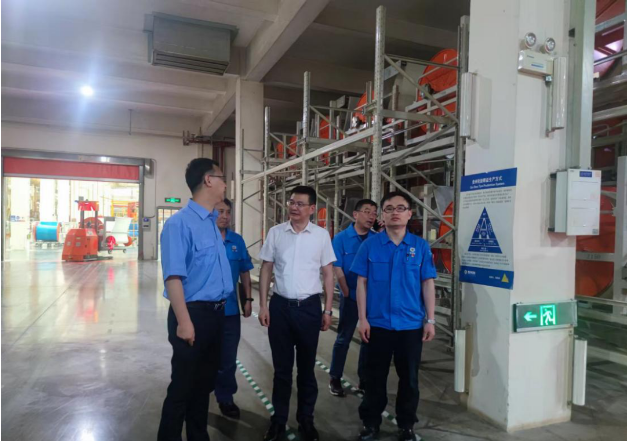 貴陽(yáng)市貴州省工投公司的黨委副書記兼總經(jīng)理唐建日前前往貴州輪胎股份有限公司，進(jìn)行了一次安全生產(chǎn)宣講活動(dòng)。貴州輪胎股份有限公司主要領(lǐng)導(dǎo)及中層干部，參加此次宣講。