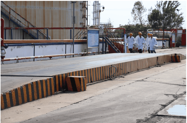 本次演練包含了火警報(bào)警、安全警戒、緊急救援和火場(chǎng)滅火等多個(gè)應(yīng)急場(chǎng)景。演練過(guò)程緊張有序，連貫高效，達(dá)到了最佳演練效果。