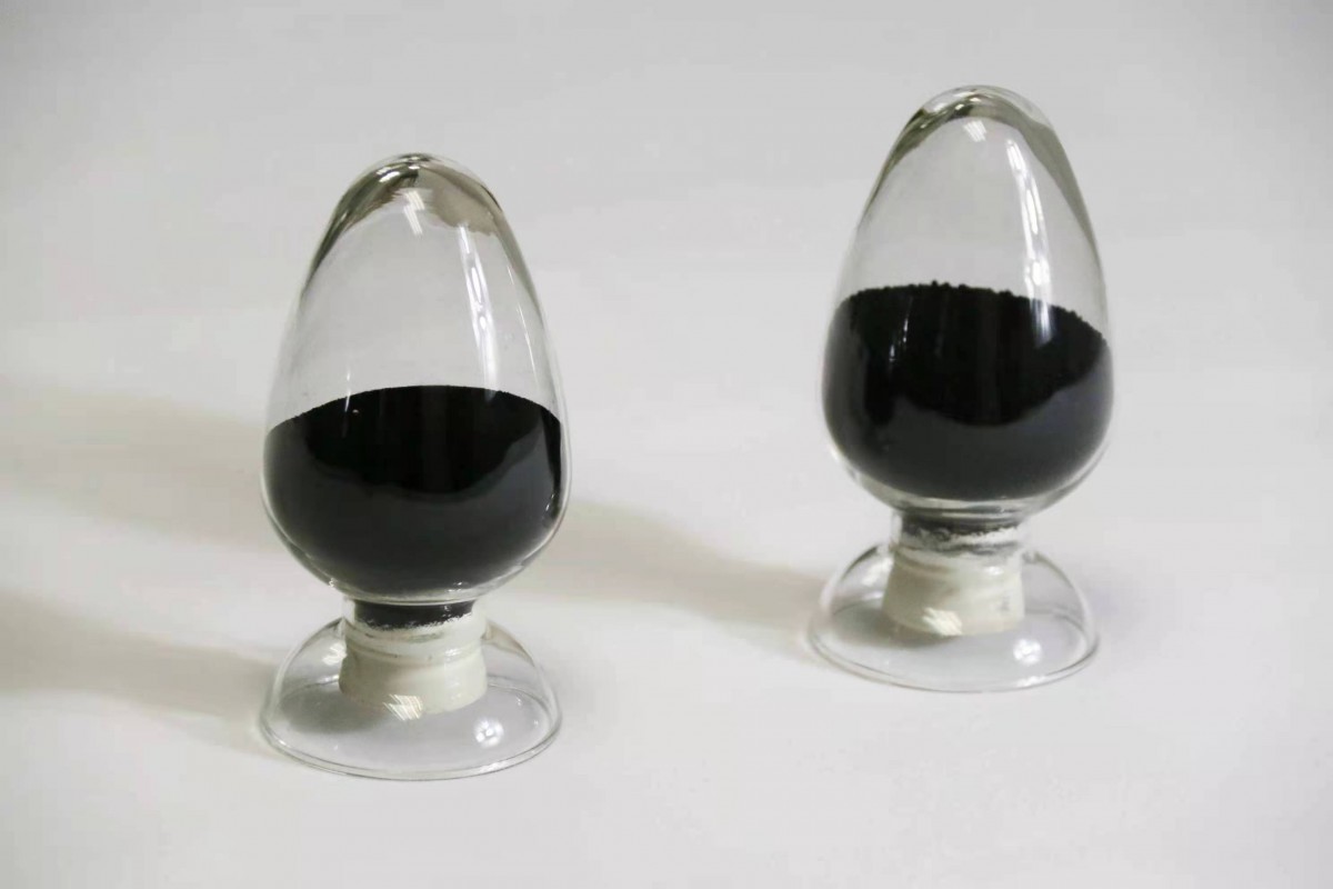 黑貓股份主要專注于炭黑、焦油精制和白炭黑等產(chǎn)品的生產(chǎn)與銷售，其中炭黑產(chǎn)品占據(jù)公司主營(yíng)業(yè)務(wù)的重要地位。公司的營(yíng)業(yè)收入主要依賴于炭黑產(chǎn)品的生產(chǎn)和銷售，因此業(yè)績(jī)會(huì)受到炭黑行業(yè)毛利的波動(dòng)影響。