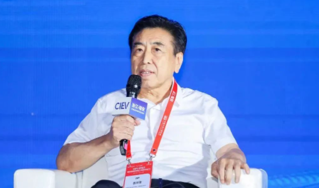 此外，在會(huì)議期間，中國汽車工程學(xué)會(huì)汽車供應(yīng)鏈創(chuàng)新分會(huì)籌備會(huì)議和供應(yīng)鏈協(xié)同發(fā)展論壇也同時(shí)召開。賽輪集團(tuán)的PCR配套總監(jiān)汪永祥受邀參加了這些活動(dòng)，進(jìn)一步展示了賽輪集團(tuán)在汽車供應(yīng)鏈領(lǐng)域的專業(yè)知識(shí)和經(jīng)驗(yàn)。