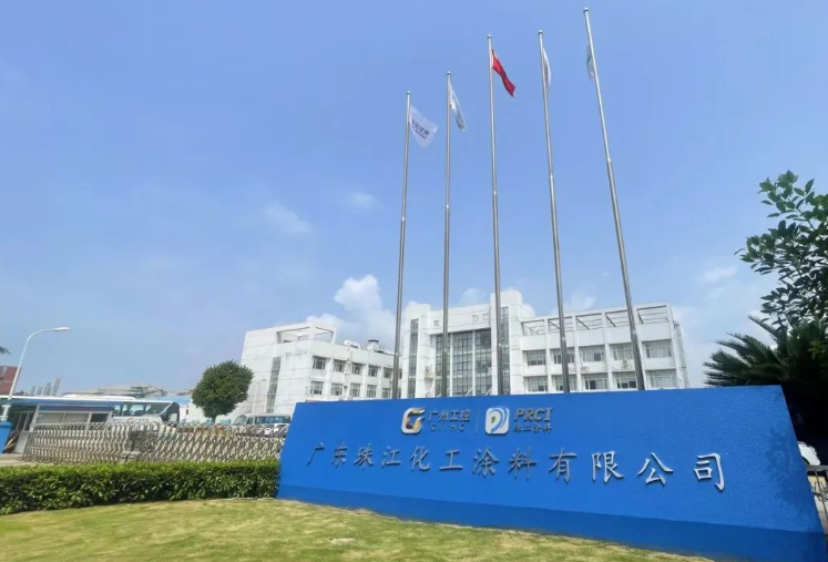 作為中國(guó)最早創(chuàng)立的民族涂料企業(yè)之一，珠江涂料具有百年的匠心傳承。經(jīng)過多個(gè)歷史時(shí)期的發(fā)展和演變，他們形成了防腐涂料系列、建筑涂料系列、印刷油墨系列、膠黏劑系列四大產(chǎn)品體系，并廣泛應(yīng)用于船舶、港機(jī)、海上平臺(tái)、風(fēng)電設(shè)備、石化、鋼結(jié)構(gòu)、工程機(jī)械、軌道交通、管道等九大領(lǐng)域板塊。