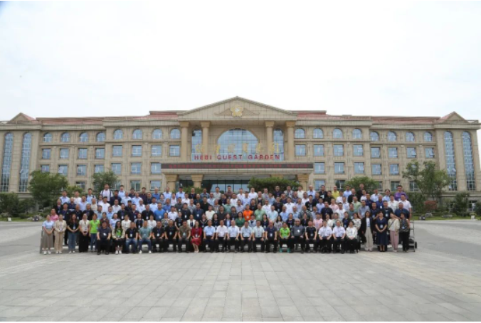 通過本次論壇和信息發(fā)布會(huì)，乳膠行業(yè)各界人士匯聚智慧，加強(qiáng)合作，為行業(yè)的科技創(chuàng)新和可持續(xù)發(fā)展注入新動(dòng)力。乳膠行業(yè)將繼續(xù)致力于提高產(chǎn)品質(zhì)量，推動(dòng)產(chǎn)業(yè)升級，實(shí)現(xiàn)低碳發(fā)展，并引領(lǐng)行業(yè)邁向更加高質(zhì)量的未來。