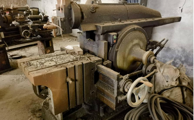 天津市西青區(qū)人民法院發(fā)布公告稱，將于2023年6月19日至20日，在淘寶網(wǎng)司法拍賣網(wǎng)絡(luò)平臺上對天津津泰橡膠股份有限公司的一批機器設(shè)備進行公開拍賣。