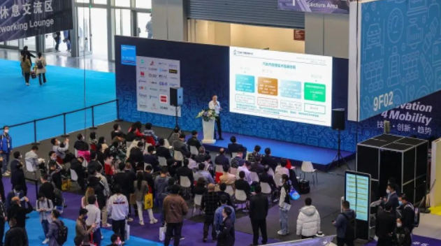 作為全球汽車行業(yè)展覽會之一，第18屆Automechanika Shanghai即將于2023年11月29日至12月2日在上海國家會展中心舉行。本屆展會將聚焦技術創(chuàng)新和未來發(fā)展趨勢，呈現(xiàn)全球汽車產(chǎn)業(yè)電動化與智能化的加速趨勢，特別關注新能源汽車及后市場價值鏈。