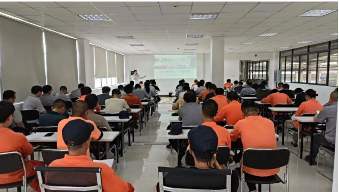 建新各單位在安全月期間還開展了“排除隱患大行動”，致力于消除安全隱患，防患于未然。