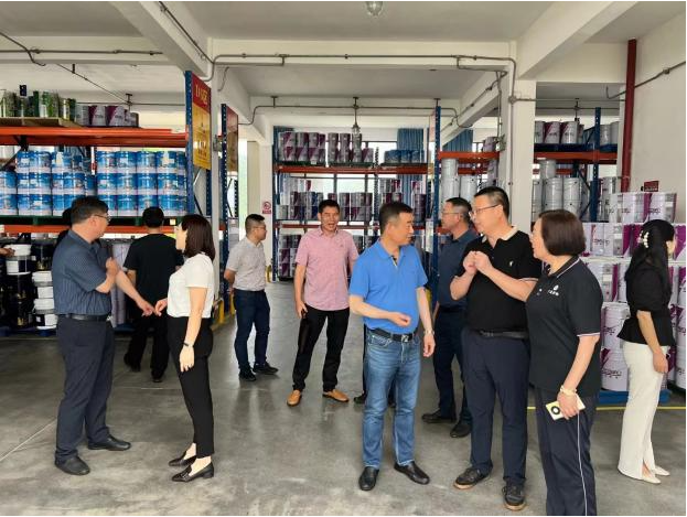 會(huì)議結(jié)束后，與會(huì)人員參觀了飛轎公司的智能化生產(chǎn)車間，紛紛表示對企業(yè)下一步發(fā)展規(guī)劃提供了借鑒和參考。