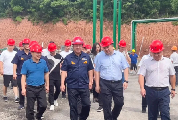 景德鎮(zhèn)市昌江區(qū)區(qū)長(zhǎng)到黑貓?zhí)技{米管項(xiàng)目建設(shè)現(xiàn)場(chǎng)調(diào)研