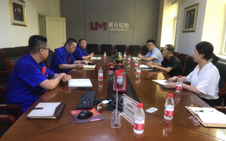 遼寧龍城區(qū)委常委武鐵峰率團赴朝陽市企業(yè)調(diào)研橡膠輪胎產(chǎn)業(yè)集群