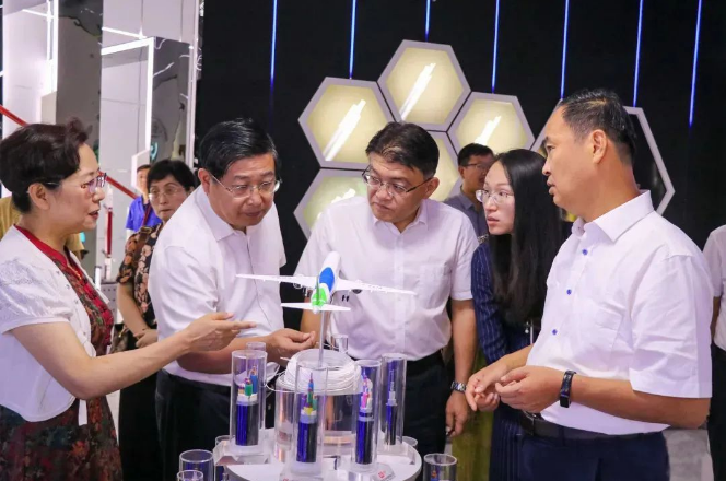 隨后，調(diào)研組參觀了濱澳電線電纜公司的實(shí)驗(yàn)室，詳細(xì)了解了該公司對(duì)電線電纜產(chǎn)品的質(zhì)量控制情況。同時(shí)，他們對(duì)濱澳電線電纜公司的產(chǎn)品和企業(yè)文化進(jìn)行了深入了解。