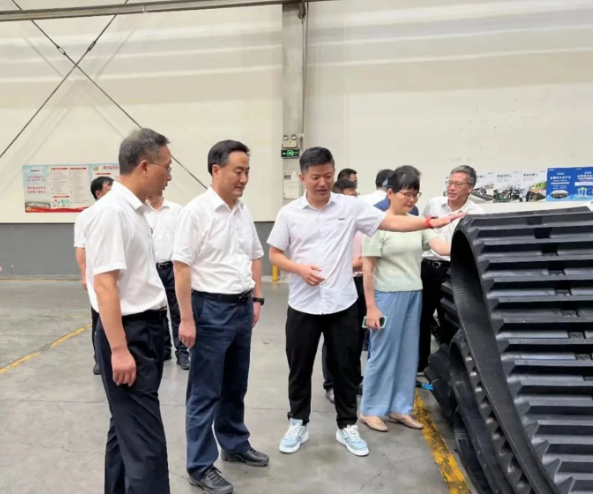 浙江省人大常委會(huì)副主任趙光君率領(lǐng)調(diào)研團(tuán)隊(duì)前往元?jiǎng)?chuàng)科技股份有限公司進(jìn)行實(shí)地調(diào)研。