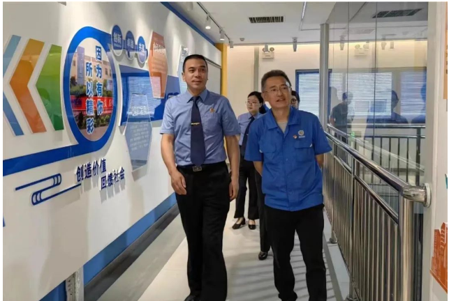 貴州省貴陽(yáng)市修文縣人民檢察院黨組書(shū)記、檢察長(zhǎng)周倫率領(lǐng)團(tuán)隊(duì)一行，對(duì)貴州輪胎股份有限公司進(jìn)行了實(shí)地走訪。