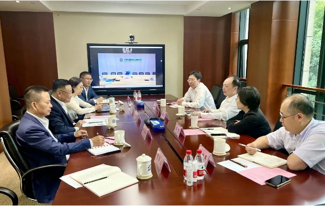 卡博特公司執(zhí)行副總裁、高性能材料業(yè)務(wù)總裁、亞太區(qū)總裁朱戟率領(lǐng)代表團與華誼集團黨委書記、董事長顧立立等相關(guān)領(lǐng)導(dǎo)進行了一次重要的會晤。雙方在友好的氛圍中深入探討了進一步加強合資項目的運營與業(yè)務(wù)合作，以及未來潛在合作機會等關(guān)鍵議題。