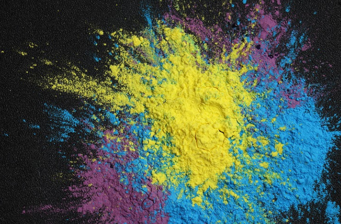 據(jù)了解，嘉多彩公司推出了多種類型的粉末涂料，如耐候木紋粉末涂料、耐堿性鋁銀粉金屬粉末涂料和滿足新生代消費(fèi)者需求的氟碳金屬粉末涂料等，以滿足市場的多樣化需求。這些努力有助于構(gòu)建家居門窗產(chǎn)業(yè)的產(chǎn)品矩陣，推動門窗行業(yè)與產(chǎn)業(yè)鏈上下游企業(yè)更好地融合發(fā)展，適應(yīng)時(shí)代的發(fā)展需求。