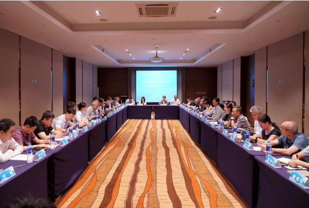 由中國(guó)電器工業(yè)協(xié)會(huì)電線電纜分會(huì)與上海電纜研究所有限公司聯(lián)合主辦、上海國(guó)纜檢測(cè)股份有限公司協(xié)辦的“中國(guó)電器工業(yè)協(xié)會(huì)電線電纜分會(huì)電線電纜材料專家委員會(huì)第四屆一次會(huì)議”在上海順利召開。