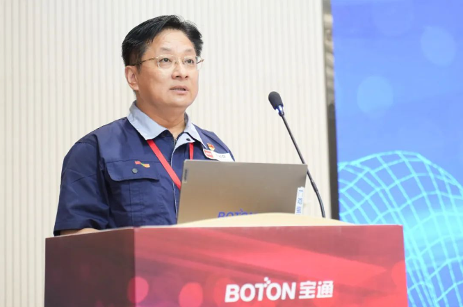 優(yōu)秀集體獎(jiǎng)獲得團(tuán)隊(duì)代表新寶龍董事長(zhǎng)兼總經(jīng)理蔣履良