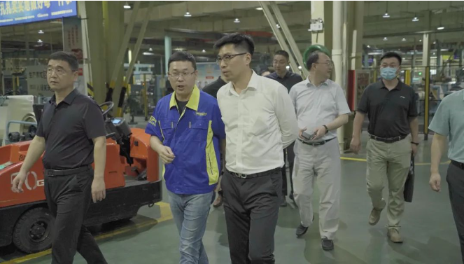 比亞迪領(lǐng)導(dǎo)團(tuán)隊對華盛橡膠在新能源汽車輪胎領(lǐng)域的發(fā)展表現(xiàn)出濃厚興趣，期待雙方能夠繼續(xù)深入洽談資源整合、儲能業(yè)務(wù)、產(chǎn)業(yè)配套等方面的合作，為新能源汽車產(chǎn)業(yè)鏈的發(fā)展注入更強勁的動力。