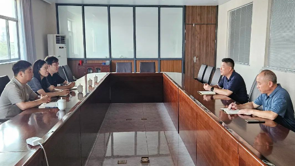 研組走訪了協(xié)會理事單位山東魯強電纜(集團)股份有限公司。在座談中，安全生產(chǎn)環(huán)保部部長孔凡義詳細(xì)介紹了公司的運營情況和企業(yè)發(fā)展中的問題和訴求。