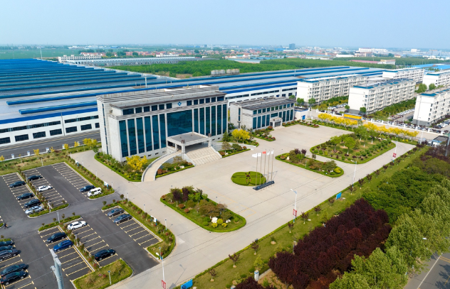 山東興達(dá)鋼簾線有限公司成功5.988MW分布式光伏發(fā)電項(xiàng)目順利并網(wǎng)。首日發(fā)電量高達(dá)29140kWh。這標(biāo)志著興達(dá)公司繼新一廠7.6MW光伏發(fā)電站成功并網(wǎng)后的又一重要進(jìn)展，也是其第二座分布式光伏發(fā)電站的亮相。