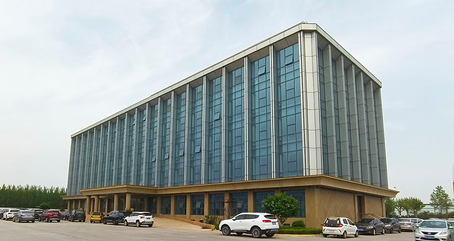 為加強(qiáng)公司整體產(chǎn)能規(guī)模、技術(shù)專利水平和市場(chǎng)口碑，大業(yè)股份采取了"雙品牌"運(yùn)營(yíng)策略。通過(guò)融合雙品牌的營(yíng)銷渠道、統(tǒng)一采購(gòu)和銷售政策等措施，公司增強(qiáng)了大業(yè)和勝通"雙品牌"的優(yōu)勢(shì)互補(bǔ)和協(xié)同效應(yīng)，使核心競(jìng)爭(zhēng)力和行業(yè)話語(yǔ)權(quán)得到提升。同時(shí)，公司還加快推進(jìn)東營(yíng)廠區(qū)的建設(shè)，做好老廠區(qū)生產(chǎn)和新廠區(qū)搬遷建設(shè)的銜接工作，以充分保證現(xiàn)有產(chǎn)能的利用率。