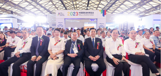 據(jù)了解，展會期間不僅展示了涂料行業(yè)的最新成果，還舉辦了多場高端對接論壇，推動了供需聯(lián)系，為產(chǎn)業(yè)的可持續(xù)發(fā)展搭建了平臺。同時，本屆展會首次設(shè)置了產(chǎn)學(xué)研用高校專區(qū)，集中展示了15所高校的涂料創(chuàng)新成果，促進了科技成果轉(zhuǎn)化和人才對接。