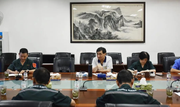 同時，以“提升整體生產(chǎn)效率和經(jīng)濟(jì)效益”為主題，，探討了煉膠、半制品、成型以及硫化等工序的產(chǎn)能匹配、產(chǎn)銷平衡、生產(chǎn)調(diào)度、倉儲物流、動力能耗以及內(nèi)部成本等問題。