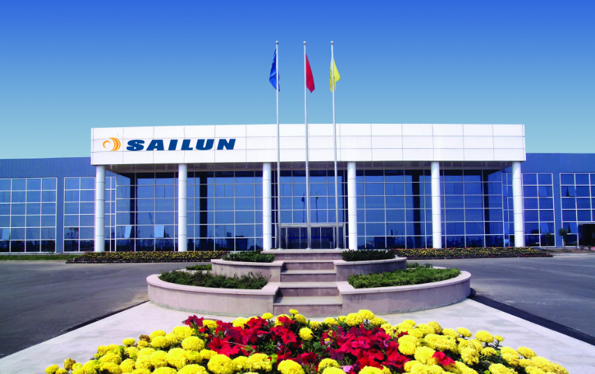 另一方面，賽輪集團(tuán)前身青島賽輪子午線輪胎信息化生產(chǎn)示范基地有限公司成立于2002年11月18日，是國家橡膠與輪胎工程技術(shù)研究中心科研示范基地，同時(shí)也是國內(nèi)首家集新材料、新技術(shù)、新裝備、新工藝、新管理模式于一體的信息化生產(chǎn)示范基地。