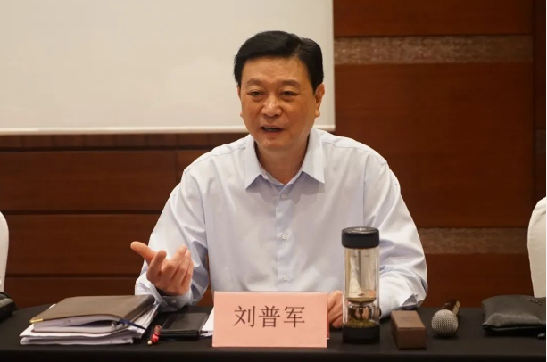 中國(guó)涂料工業(yè)協(xié)會(huì)于8月2日召開中國(guó)涂料高質(zhì)量發(fā)展座談會(huì)，就涂料行業(yè)的未來(lái)發(fā)展進(jìn)行了深入研討。會(huì)上，行業(yè)內(nèi)重要企業(yè)的領(lǐng)導(dǎo)人齊聚一堂，共同探討了當(dāng)前涂料行業(yè)的發(fā)展形勢(shì)以及如何引領(lǐng)行業(yè)向高質(zhì)量發(fā)展邁進(jìn)。