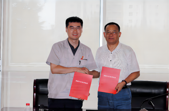 陜西延長石油集團有限公司與北京橡院橡膠輪胎檢測技術服務有限公司宣布達成一項重要的戰(zhàn)略合作協(xié)議，將共同致力于推動輪胎質量監(jiān)測和技術提升的發(fā)展。