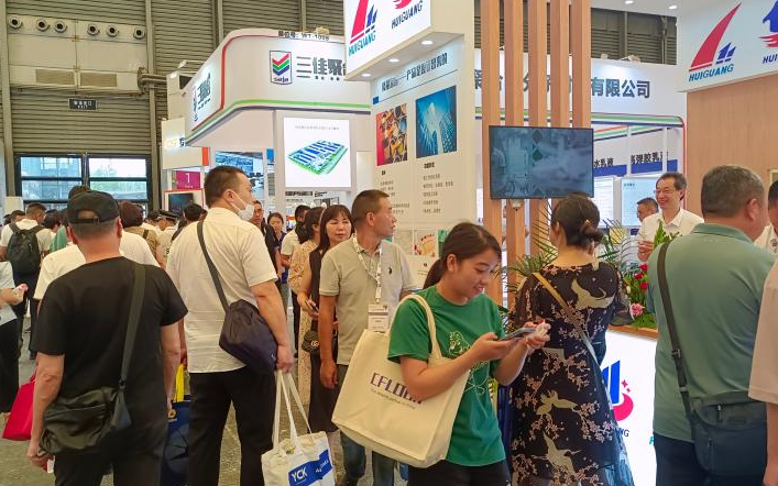 據(jù)了解，此次展會為期三天，在這短短的時間里，寧波涂協(xié)會員企業(yè)憑借技術(shù)實力和創(chuàng)新能力吸引了眾多觀眾前來咨詢洽談，不少企業(yè)還在現(xiàn)場達成了合作意向，簽下了合作協(xié)議。