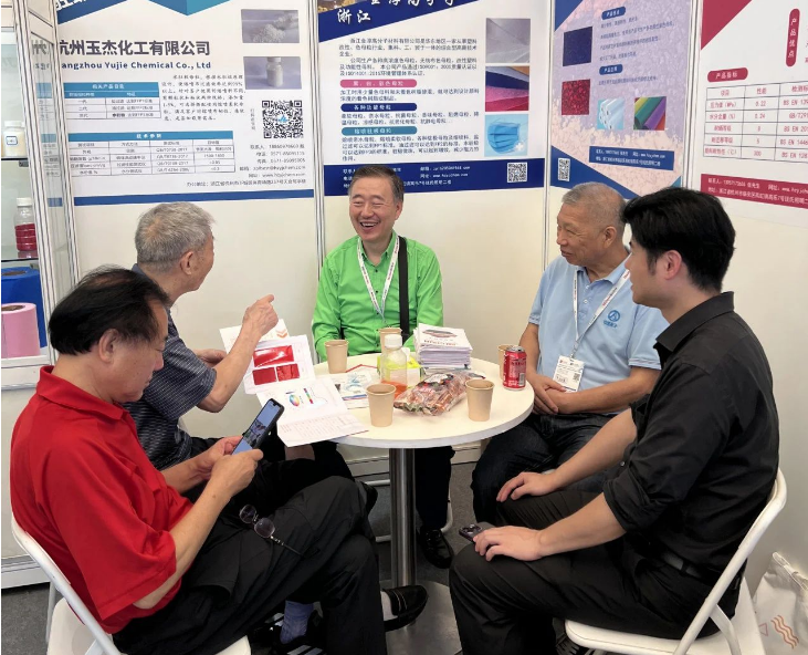 金淳的工作人員在展會(huì)現(xiàn)場(chǎng)展現(xiàn)出專業(yè)、熱情的態(tài)度，認(rèn)真解答了參觀者的各種問題，充分聆聽客戶的需求，進(jìn)行了全程的互動(dòng)。展臺(tái)前的人流絡(luò)繹不絕，客戶們表現(xiàn)出濃厚的興趣，對(duì)金淳的產(chǎn)品和服務(wù)表達(dá)了贊賞之情。