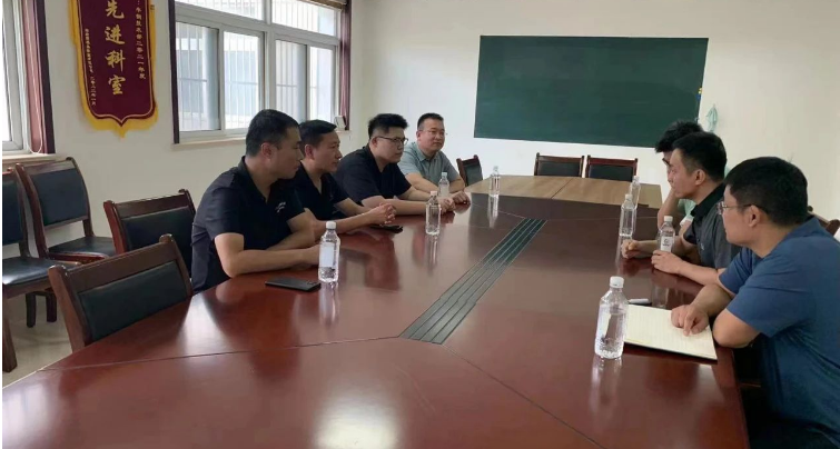 順福昌科研部主任匯報了未來公司產(chǎn)品開發(fā)方向并提到了此次產(chǎn)學(xué)研的融入將大大的促進了輪胎的高科技技術(shù)創(chuàng)新，探索新的技術(shù)路線，為新產(chǎn)品的研發(fā)和生產(chǎn)提供了更好的支持和保障。