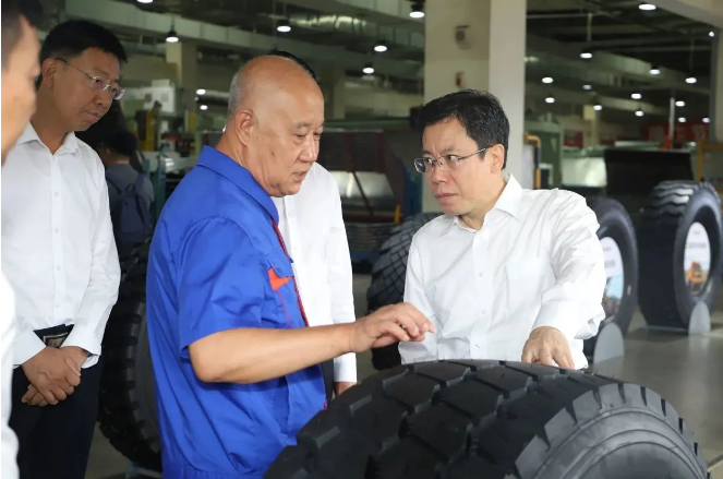 通過這次調(diào)研，政府官員與企業(yè)高層之間的交流與合作得到進(jìn)一步加強(qiáng)，為浪馬輪胎公司未來的發(fā)展提供了有力支持。