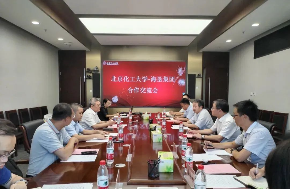 海南橡膠集團(tuán)總經(jīng)理、海南橡膠黨委書記艾軼倫率團(tuán)于8月15-16日前往北京先后與北京化工大學(xué)、北京橡膠工業(yè)研究設(shè)計(jì)院有限公司(簡稱北橡院)舉行座談，圍繞人才引進(jìn)、人才培養(yǎng)、科研項(xiàng)目合作、產(chǎn)業(yè)轉(zhuǎn)型升級、參與天然橡膠產(chǎn)業(yè)創(chuàng)新聯(lián)盟等方面進(jìn)行深入交流，共謀合作新篇。