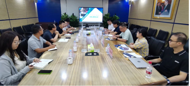 普利司通(無錫)輪胎有限公司副工廠長任斌一行于8月25日訪問了山東奇妙智能科技有限公司。這次跨界交流旨在探索傳統(tǒng)輪胎行業(yè)與工業(yè)AI視覺檢測的結(jié)合，以推動行業(yè)降本增效的發(fā)展。