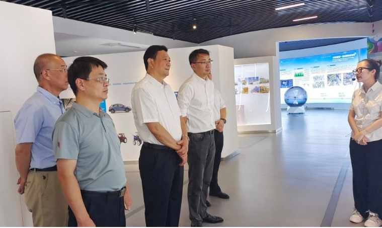 本次交流與考察活動，進(jìn)一步加強(qiáng)了中海油常州院與中國涂料工業(yè)協(xié)會之間的合作與溝通，為行業(yè)未來的發(fā)展提供了新的思路和方向。同時，也展示了中海油常州院在涂料領(lǐng)域的領(lǐng)導(dǎo)地位以及對綠色、低碳、智能化發(fā)展的不懈追求。