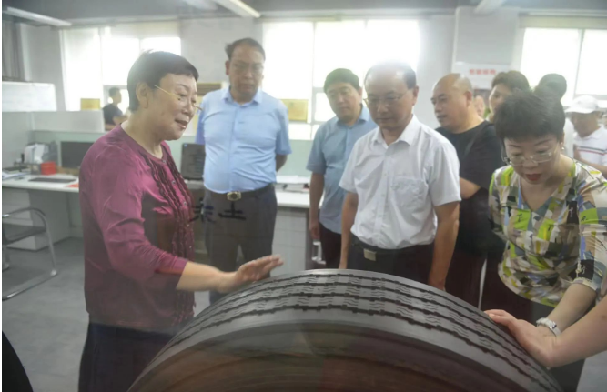 活動(dòng)中，考察團(tuán)還觀看了鄭州萬(wàn)通的宣傳片，重點(diǎn)了解了“新胎+服務(wù)+翻新”的輪胎解決方案，以及智能管理系統(tǒng)的功能和目的。與會(huì)領(lǐng)導(dǎo)認(rèn)為這一方案能夠更好地解決用戶需求，提升使用體驗(yàn)，同時(shí)也對(duì)智能管理系統(tǒng)的應(yīng)用表示贊賞。