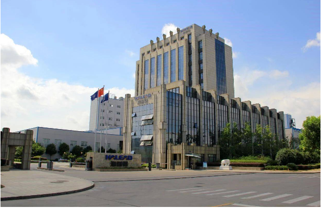 海利得公司宣布擬實(shí)施總投資約5200萬(wàn)美元的年產(chǎn)1.8萬(wàn)噸高性能輪胎簾子布越南(一期)項(xiàng)目。這一舉措被視為公司在國(guó)際貿(mào)易形勢(shì)和產(chǎn)業(yè)轉(zhuǎn)移趨勢(shì)下的審慎決策，也是落實(shí)國(guó)家“一帶一路”倡議、優(yōu)化公司國(guó)際化產(chǎn)能布局的重要舉措。